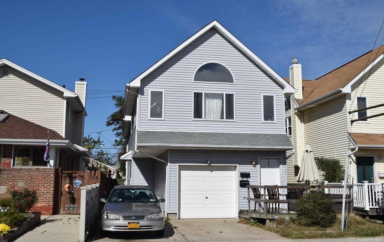 715 East Walnut Street - Photo 2 of 11