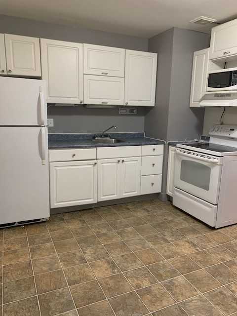 11932 70 Street Northwest - Photo 5 of 12