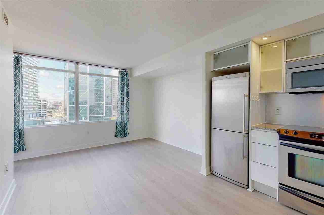 25 Telegram Mews #2001