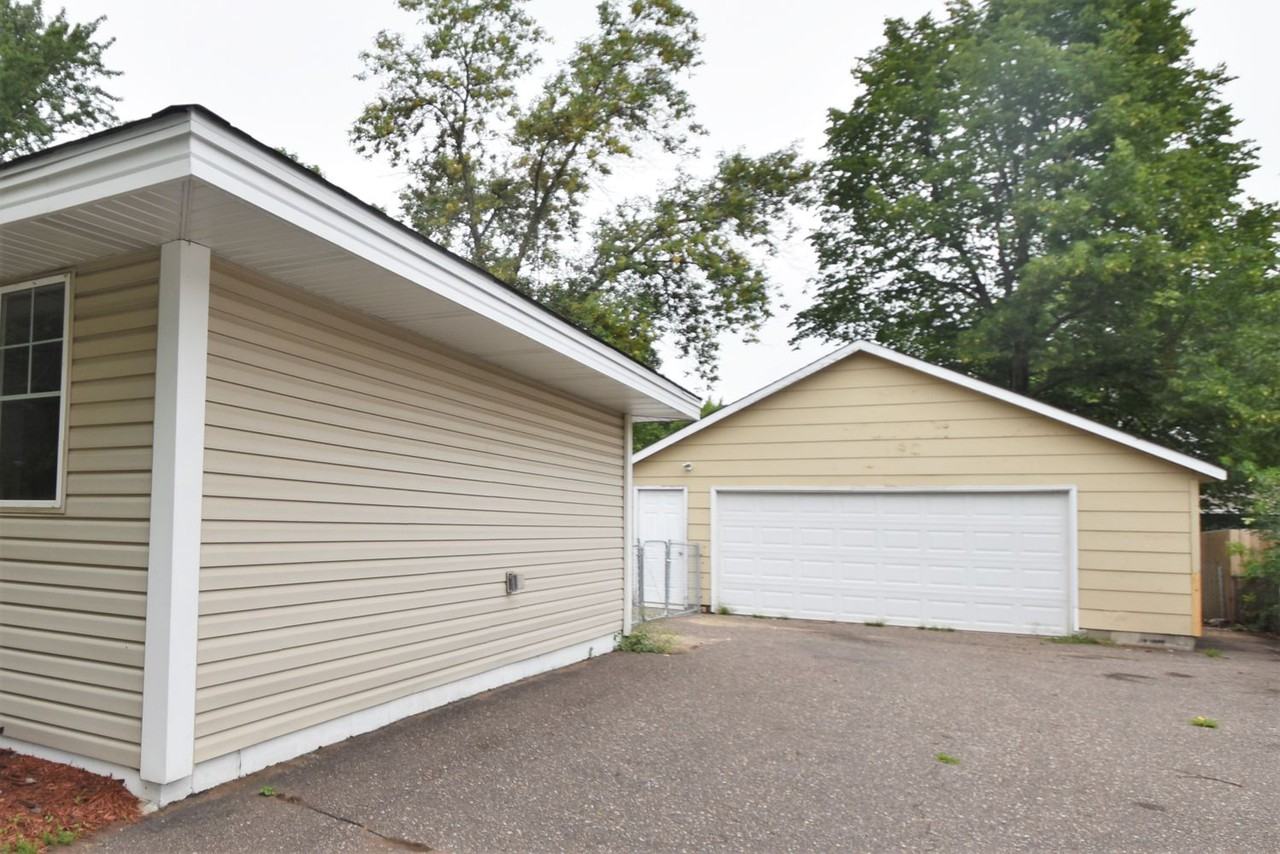 937 Blackoaks Ln - Photo 2 of 13