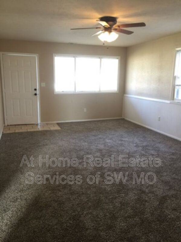 2810 W College St - Photo 3 of 14