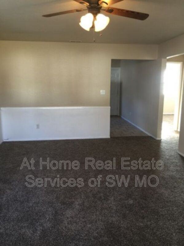 2810 W College St - Photo 4 of 14