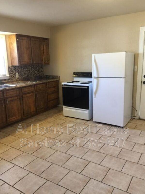 2810 W College St - Photo 6 of 14