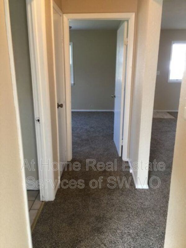 2810 W College St - Photo 7 of 14