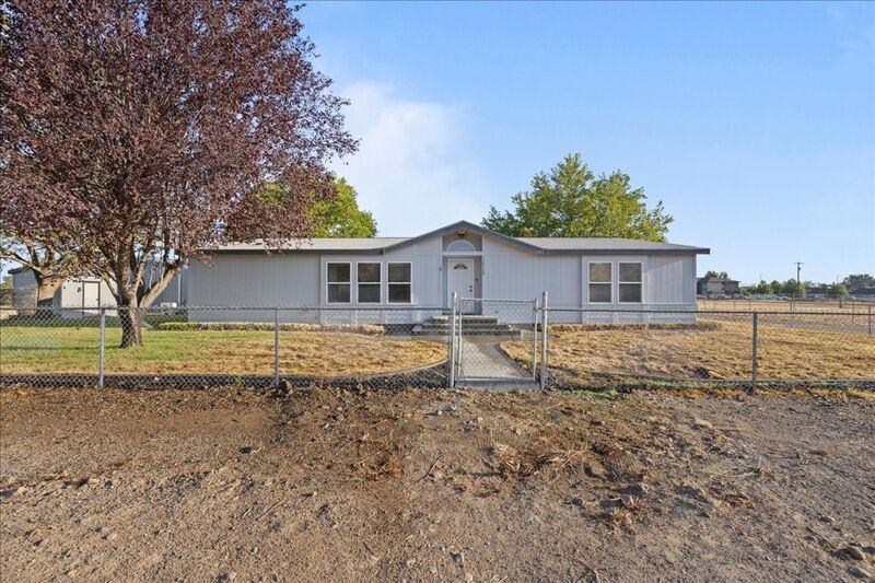 138308 W North River Rd - Photo 2 of 39