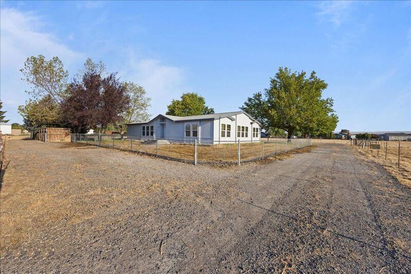 138308 W North River Rd - Photo 3 of 39