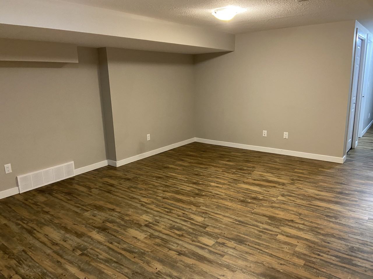 15019 88a St Nw - Photo 3 of 12