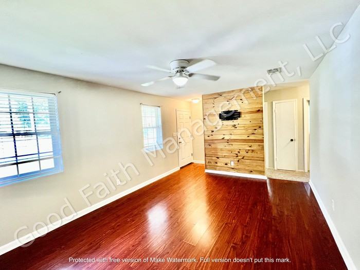 4256 Parkwood Dr - Photo 2 of 14