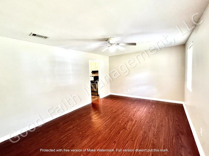 4256 Parkwood Dr - Photo 3 of 14