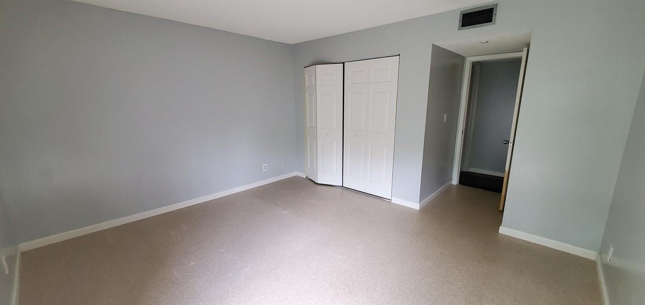 8540 North Sherman CircleUnit 504 #1 - Photo 4 of 8