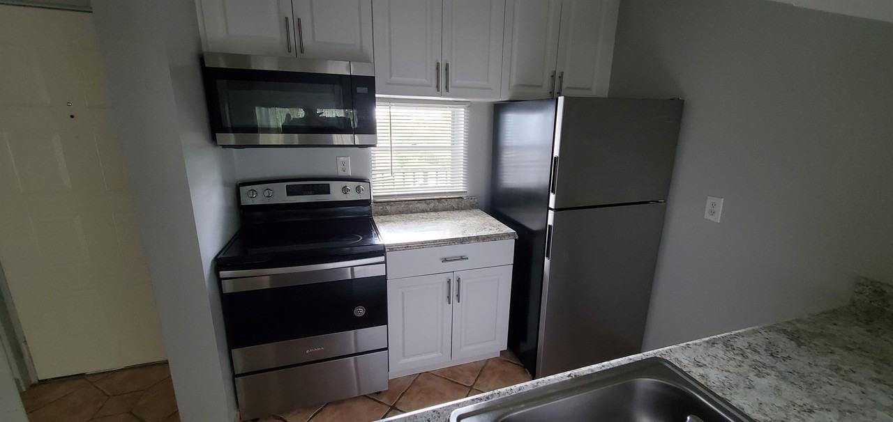 8540 North Sherman CircleUnit 504 #1 - Photo 5 of 8