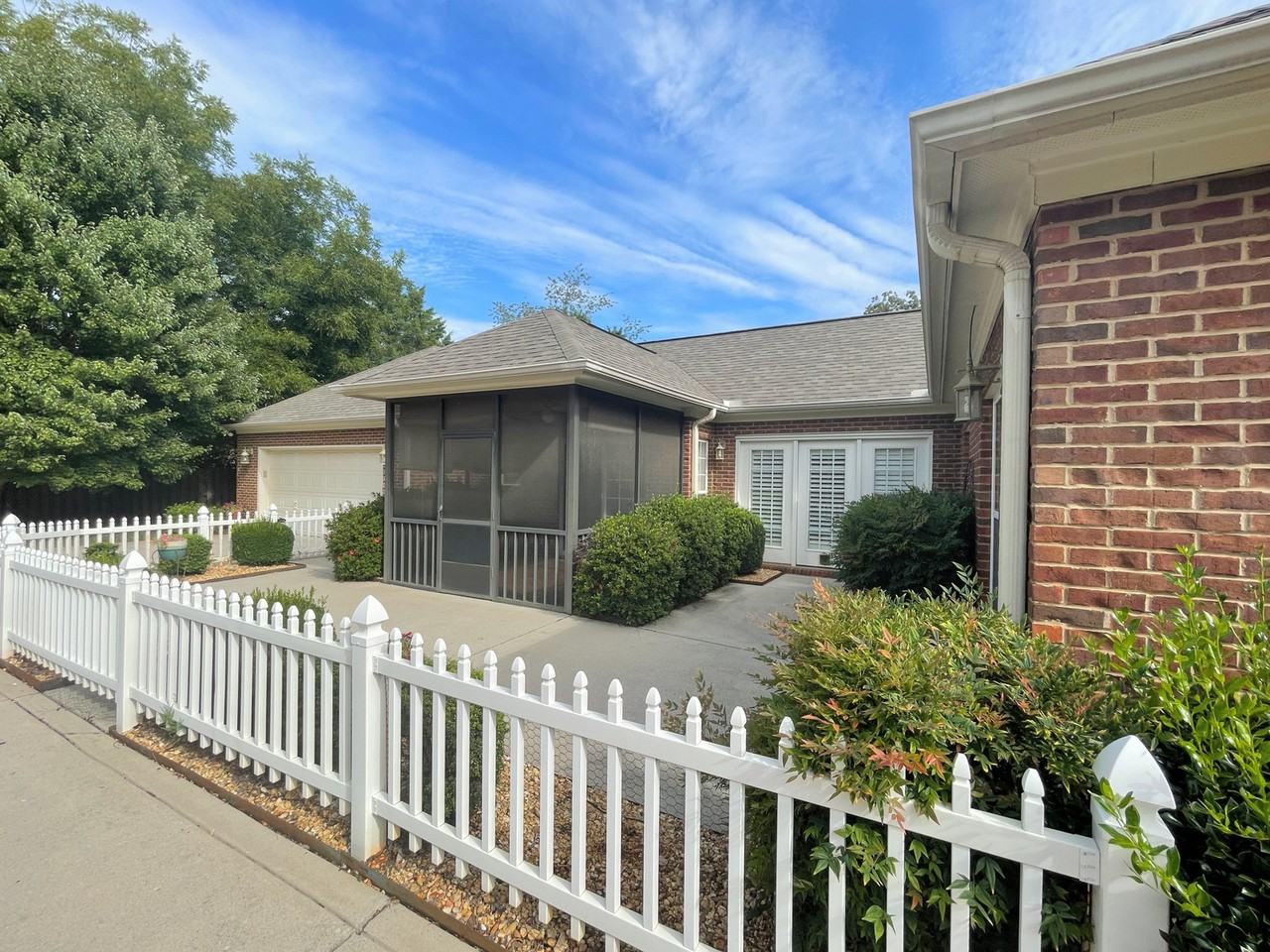 28 Belmont Pl #1 - Photo 4 of 36