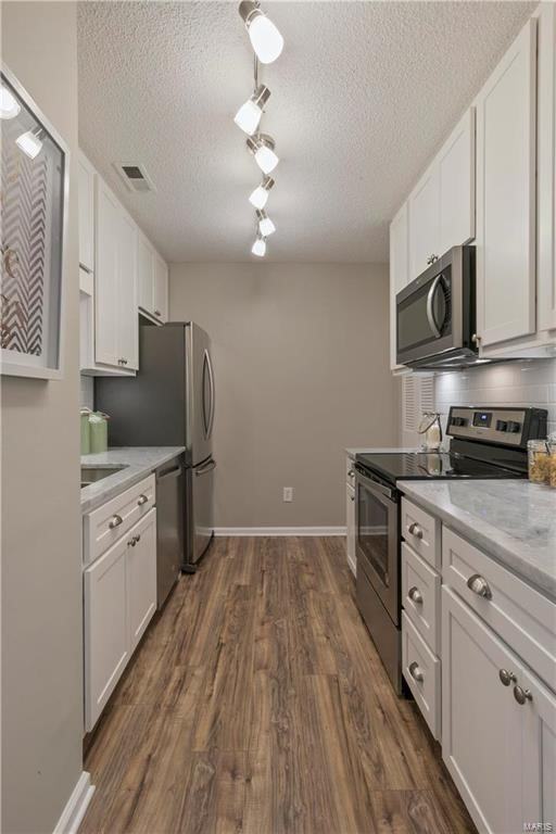 1431 Thrush Place - Photo 2 of 14