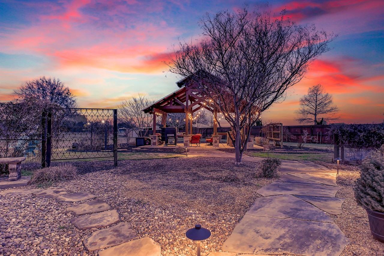 105 Golden Rd #1 - Photo 5 of 43