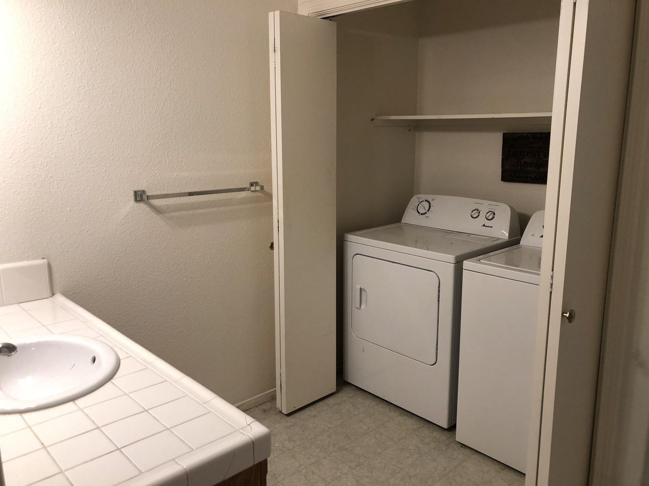 2975 Pine St #1 - Photo 5 of 7