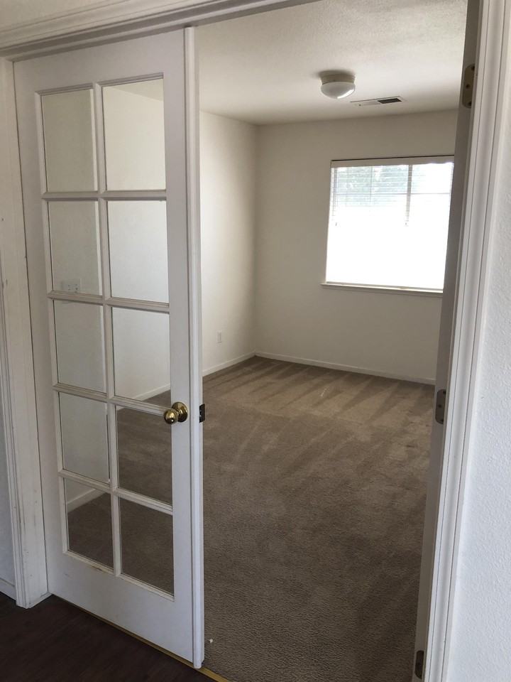 2975 Pine St #1 - Photo 6 of 7