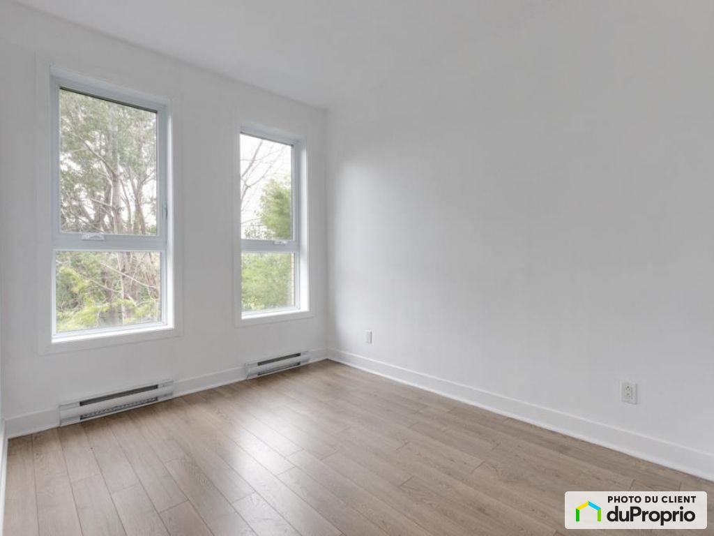6970 Avenue Victoria - Photo 3 of 7