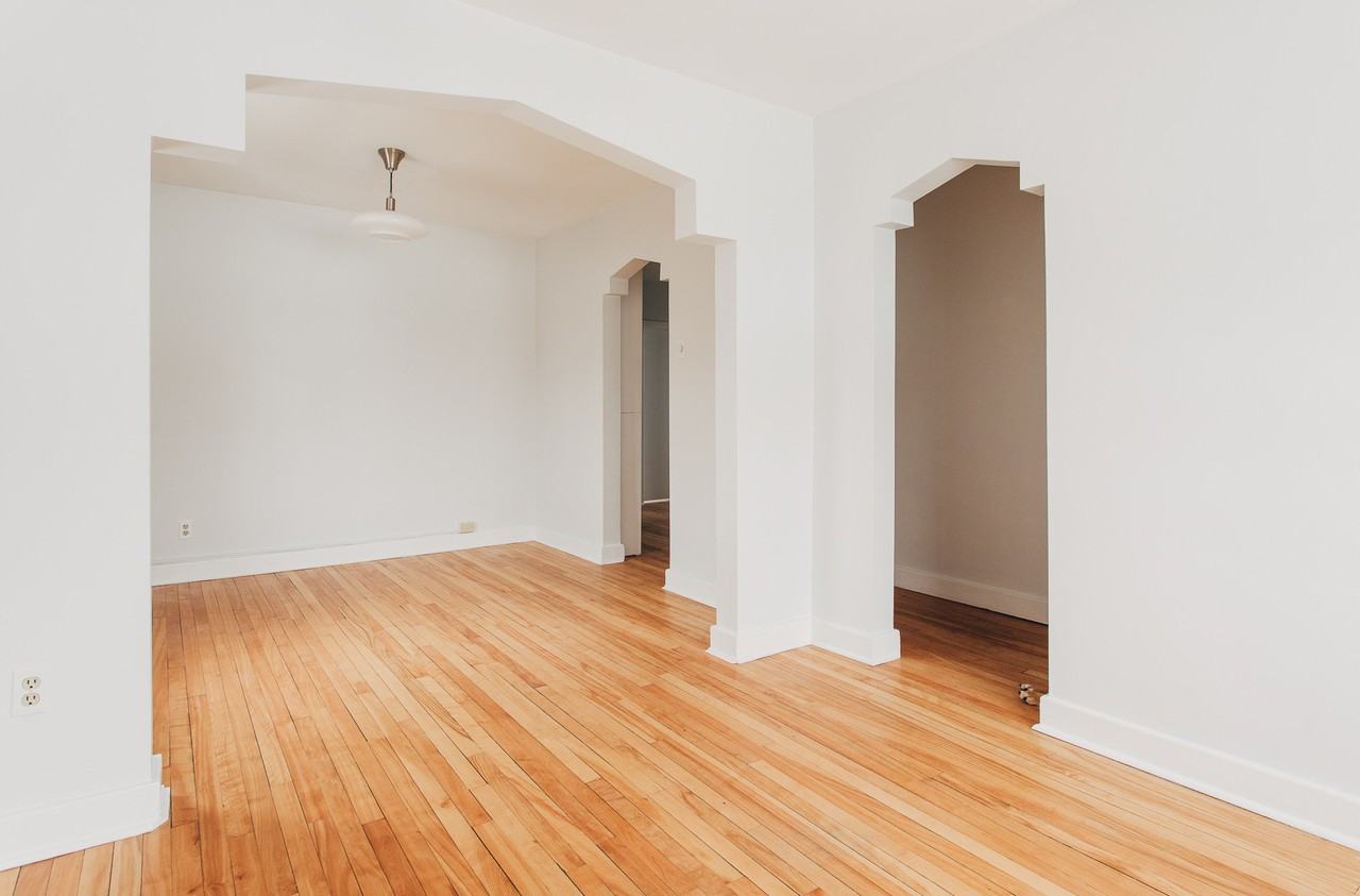 375 Lévis Avenue - Photo 2 of 10