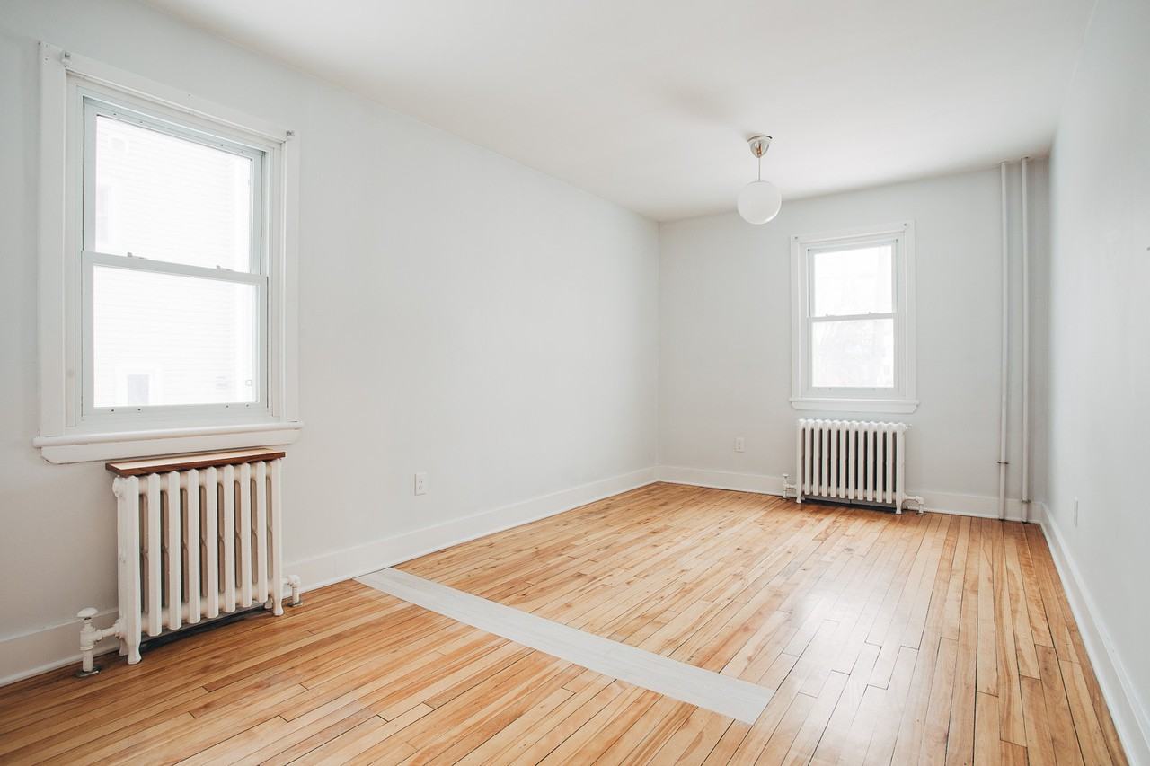 375 Lévis Avenue - Photo 3 of 10