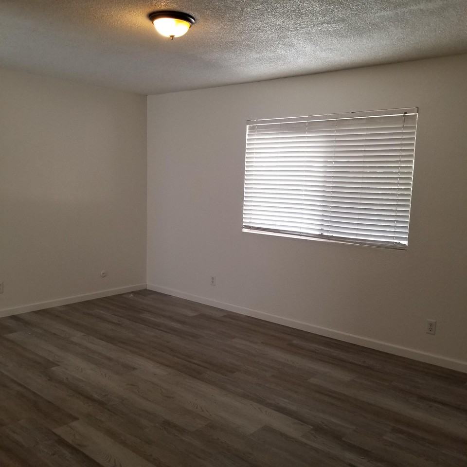 981 Sierra Ave #1 - Photo 6 of 12