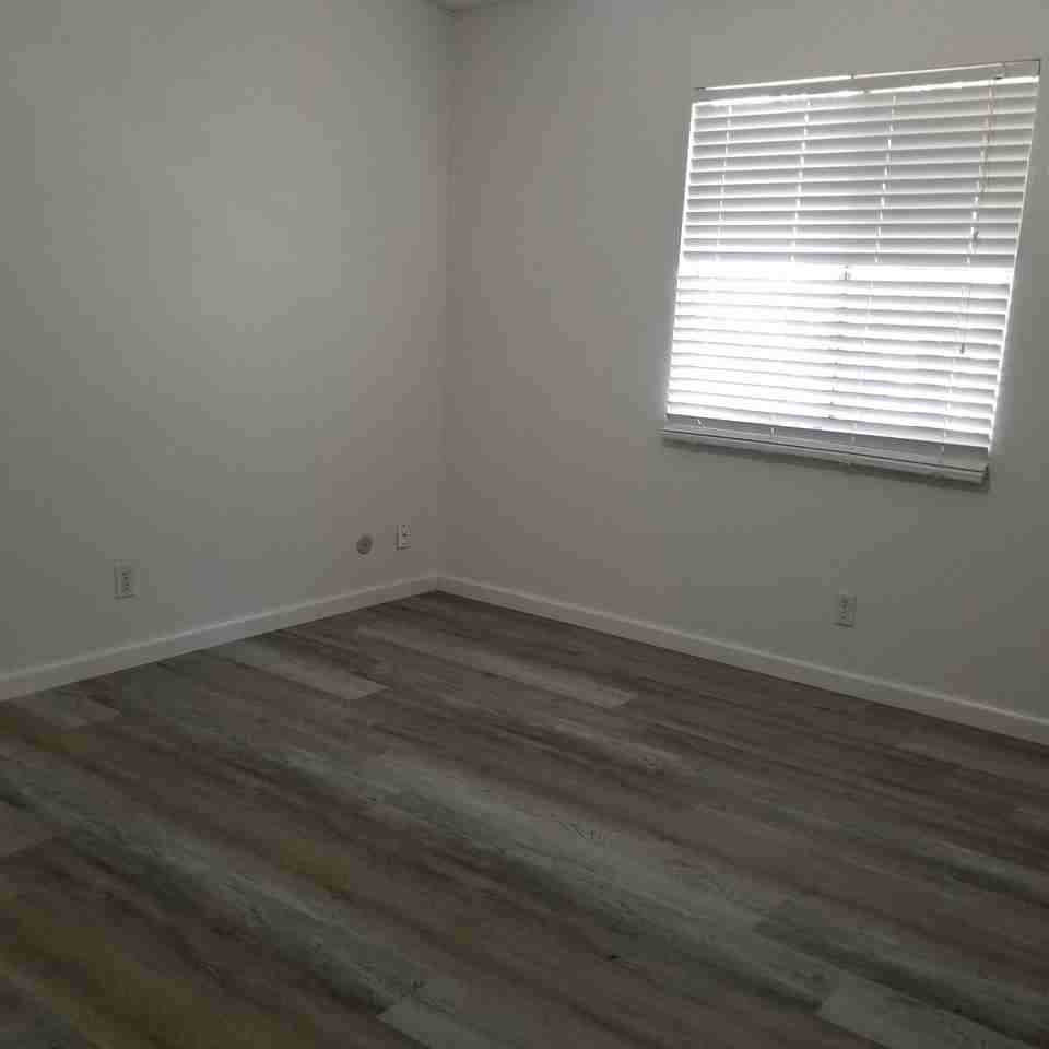 981 Sierra Ave #1 - Photo 5 of 12