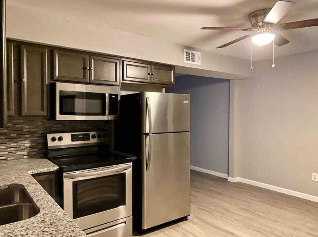 120 Daniels Dr - Photo 2 of 14