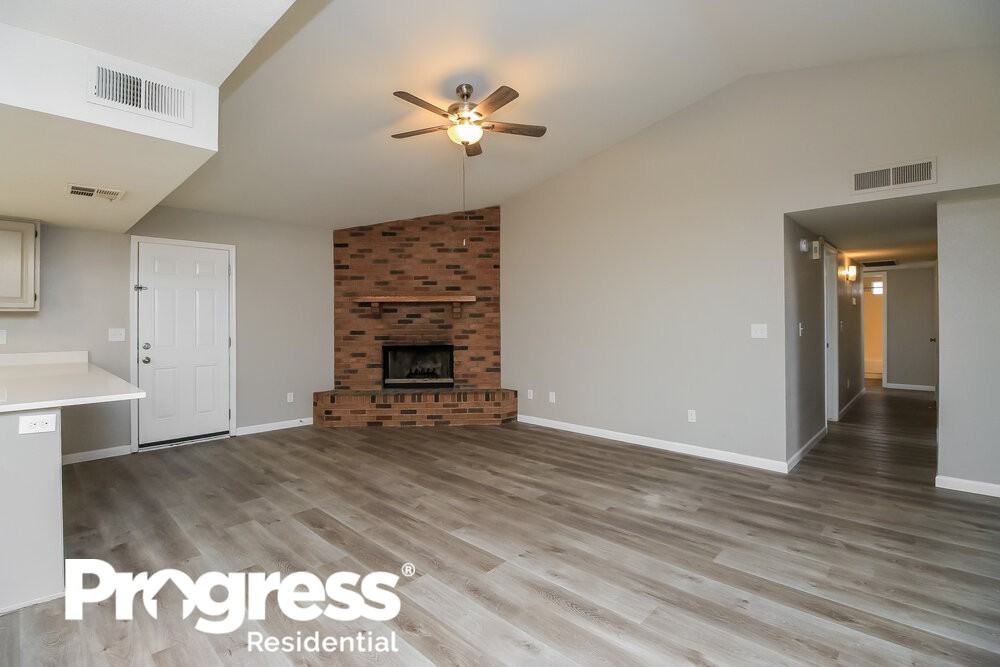 937 N Shannon - Photo 3 of 16