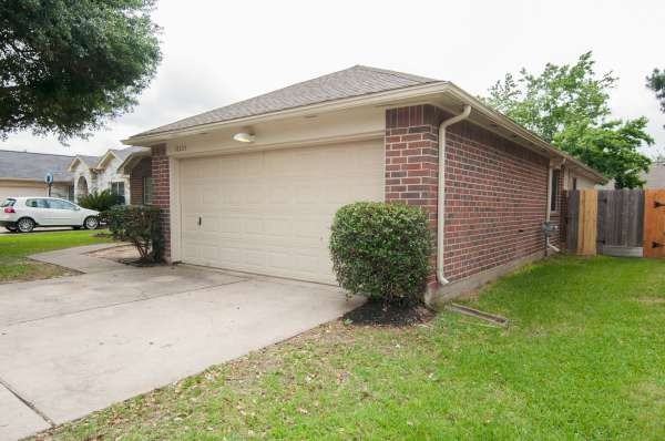 18203 Gravenhurst Ln - Photo 3 of 44