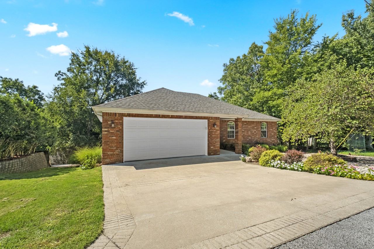 99 Buckingham Dr - Photo 3 of 32