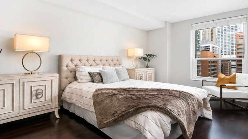 162 E Superior St - Photo 3 of 13