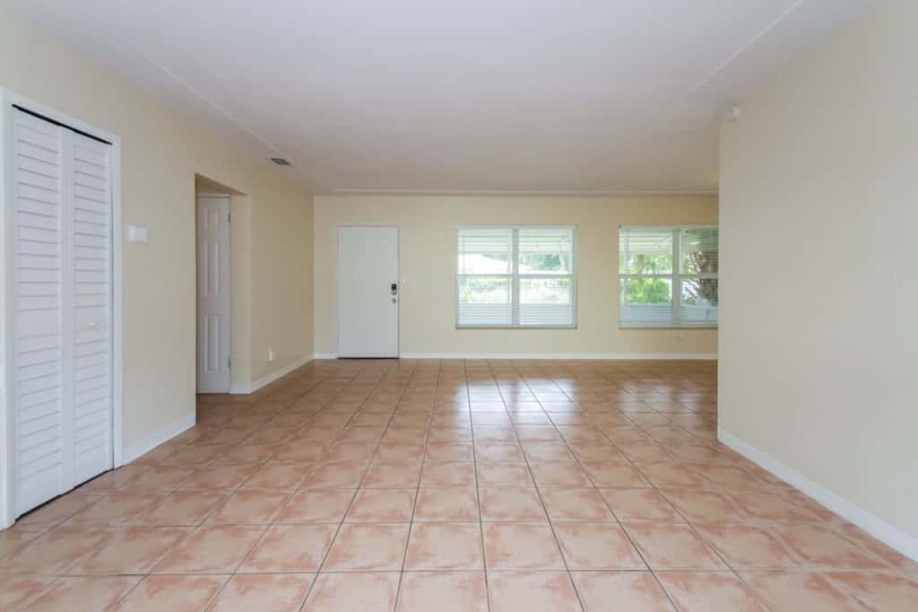 1101 46th St N - Photo 2 of 11