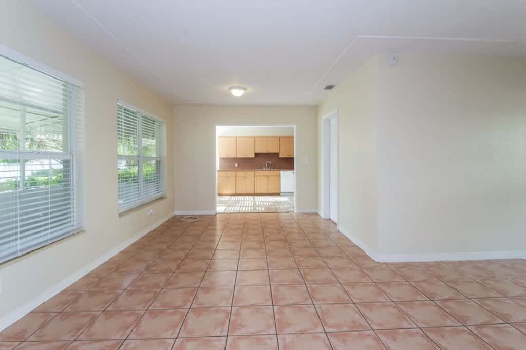 1101 46th St N - Photo 3 of 11