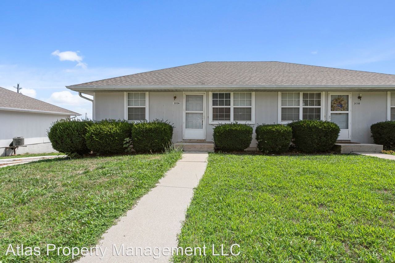 305 W. 30th St. - Photo 2 of 27