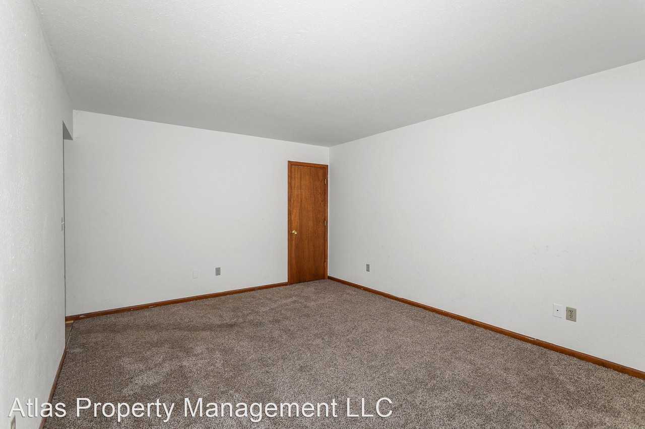 305 W. 30th St. - Photo 3 of 27