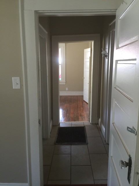 405 Russell St - Photo 3 of 12