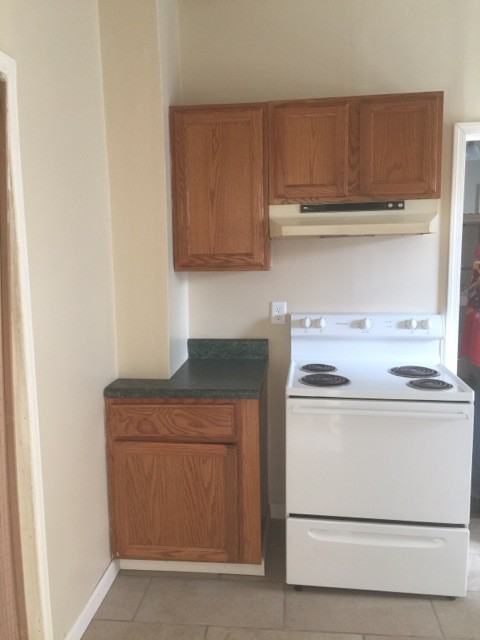 405 Russell St - Photo 5 of 12