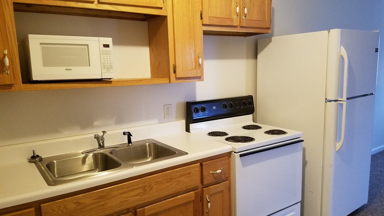 1351 N Dixie Ave - Photo 2 of 6