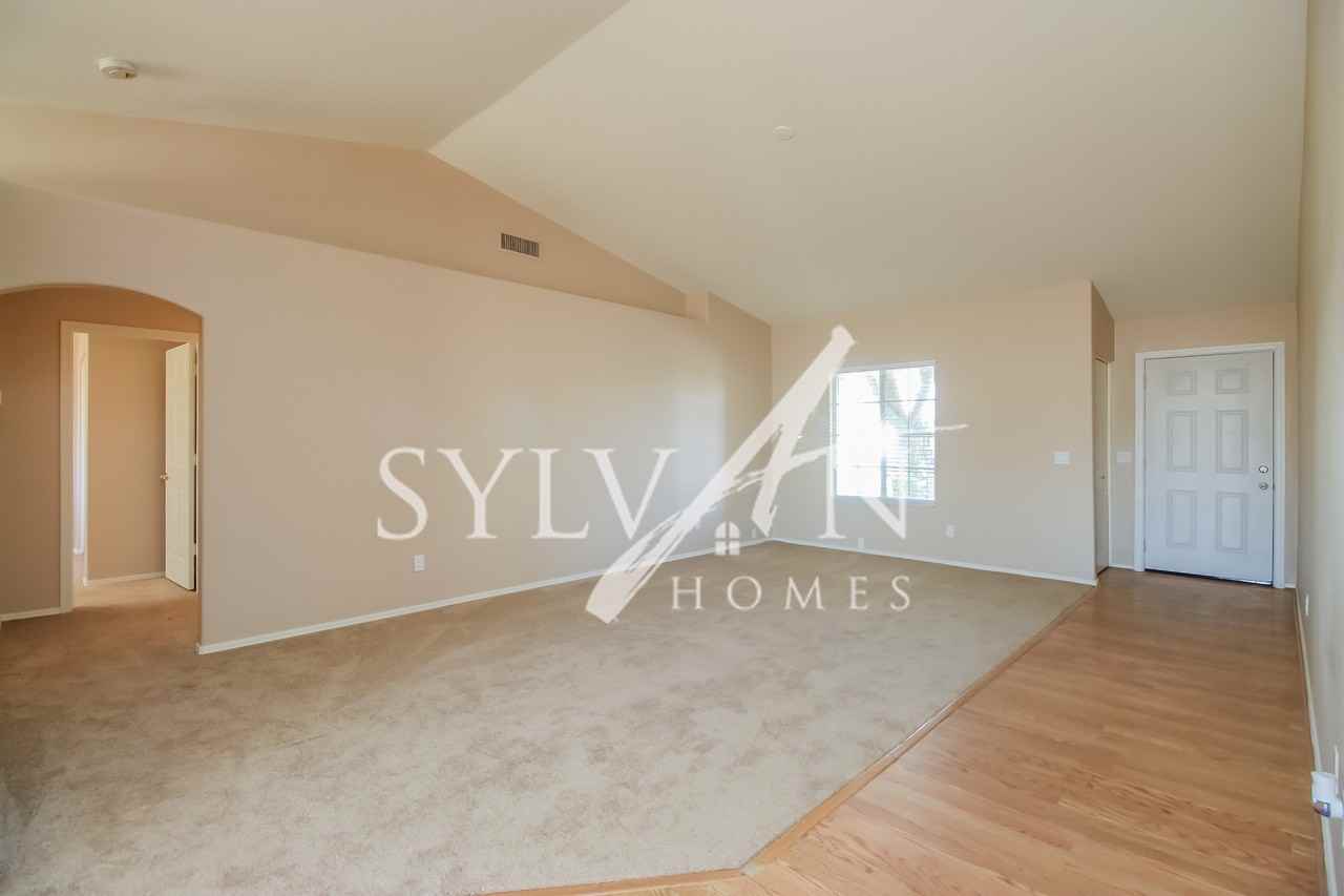 1748 E Catalina St - Photo 2 of 15