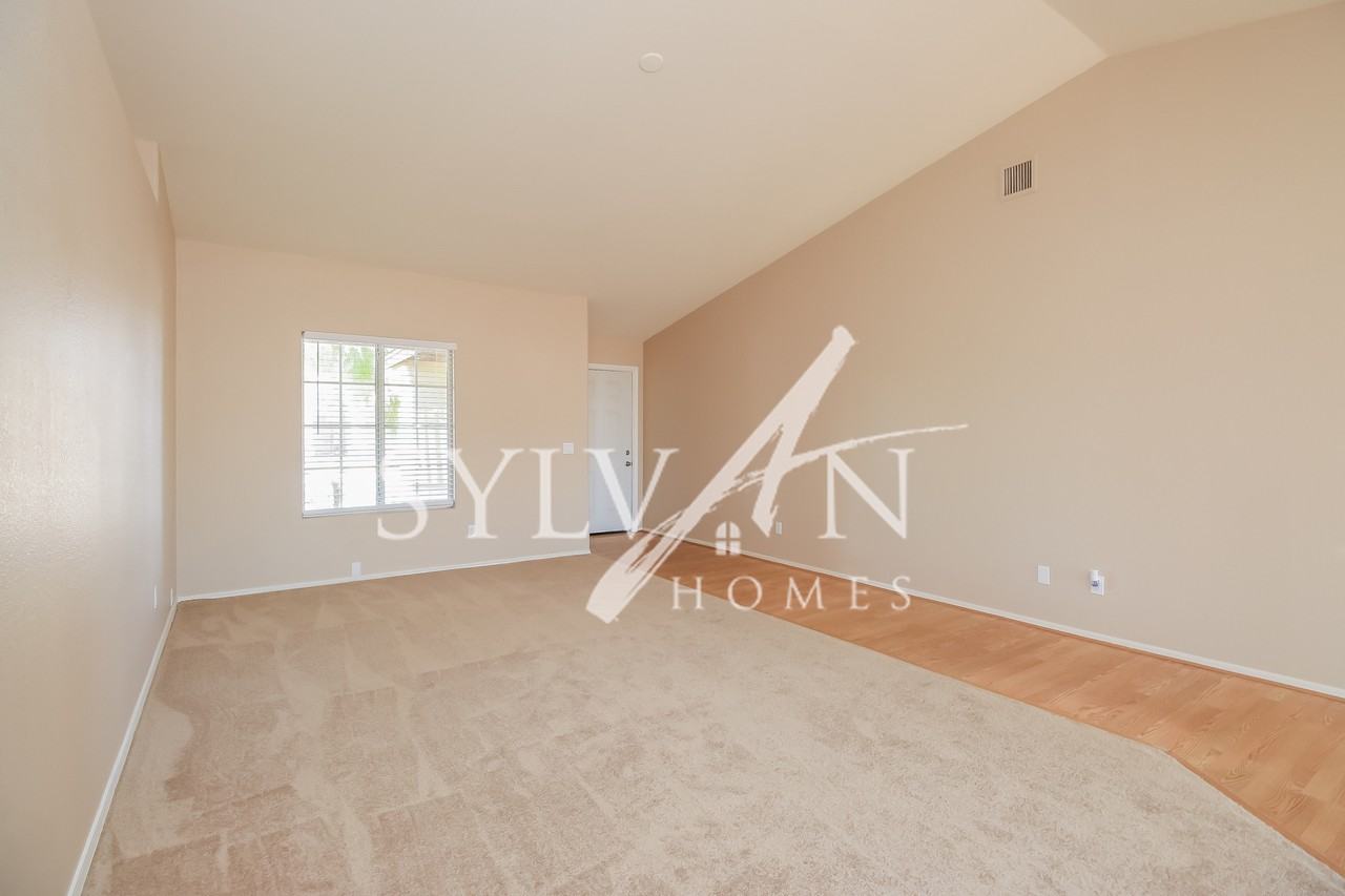 1748 E Catalina St - Photo 3 of 15