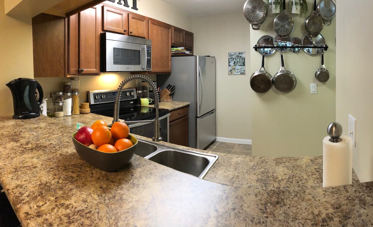 1190 The Canterbury - Photo 2 of 7