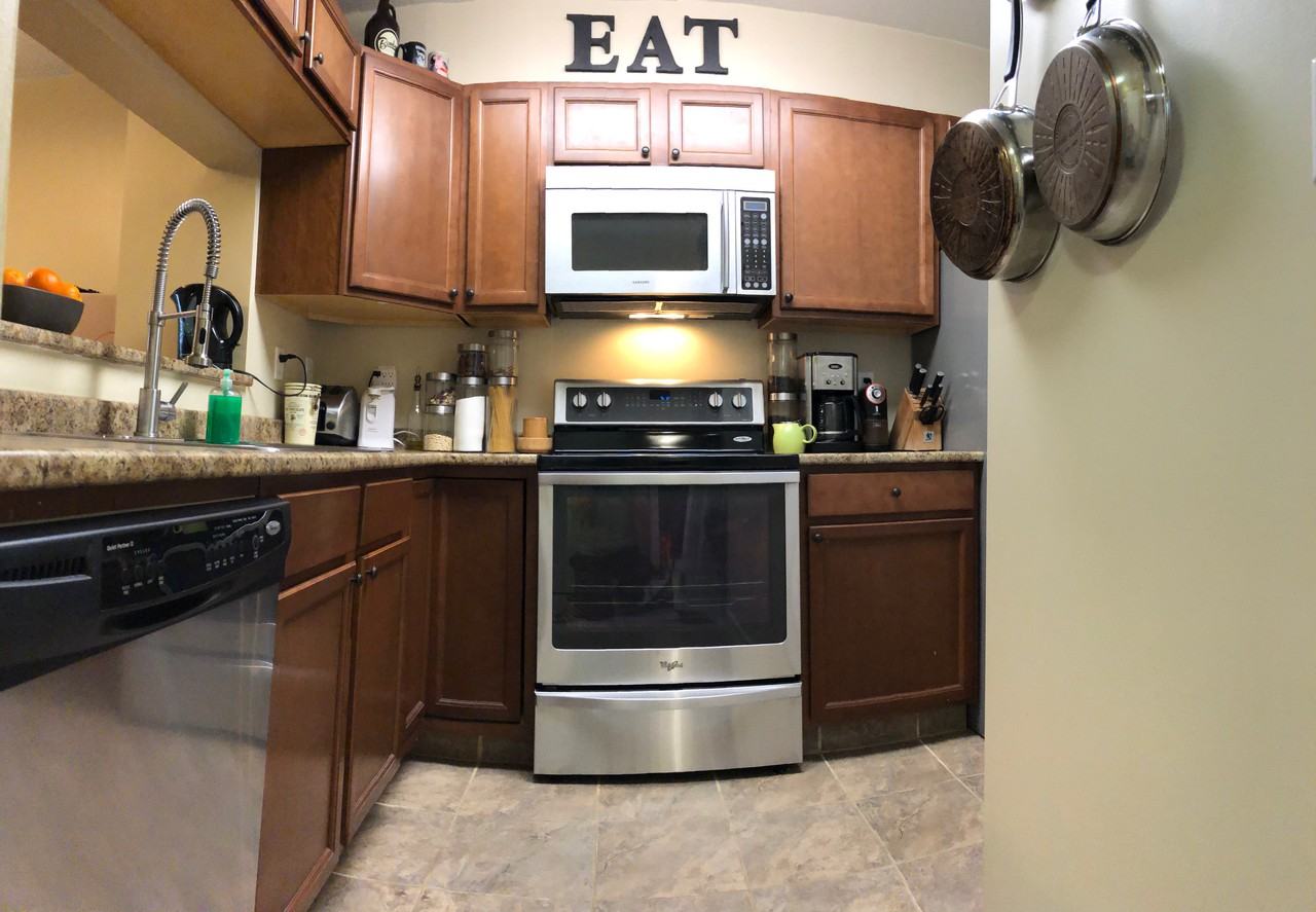 1190 The Canterbury - Photo 3 of 7