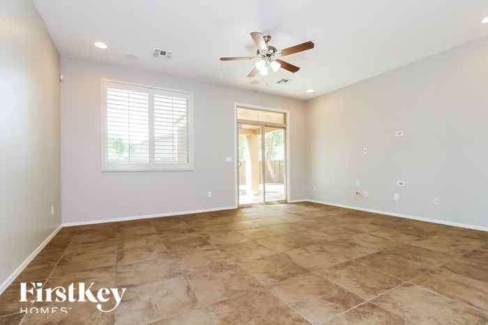 17389 W Monroe St - Photo 3 of 15