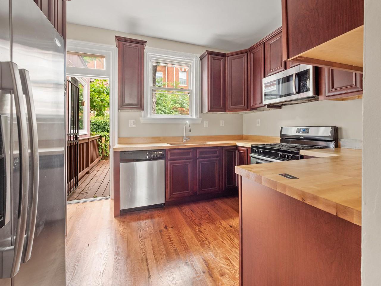 Charming LeDroit Park Victorian townhouse by Crispus Attucks Park - Photo 4 of 19