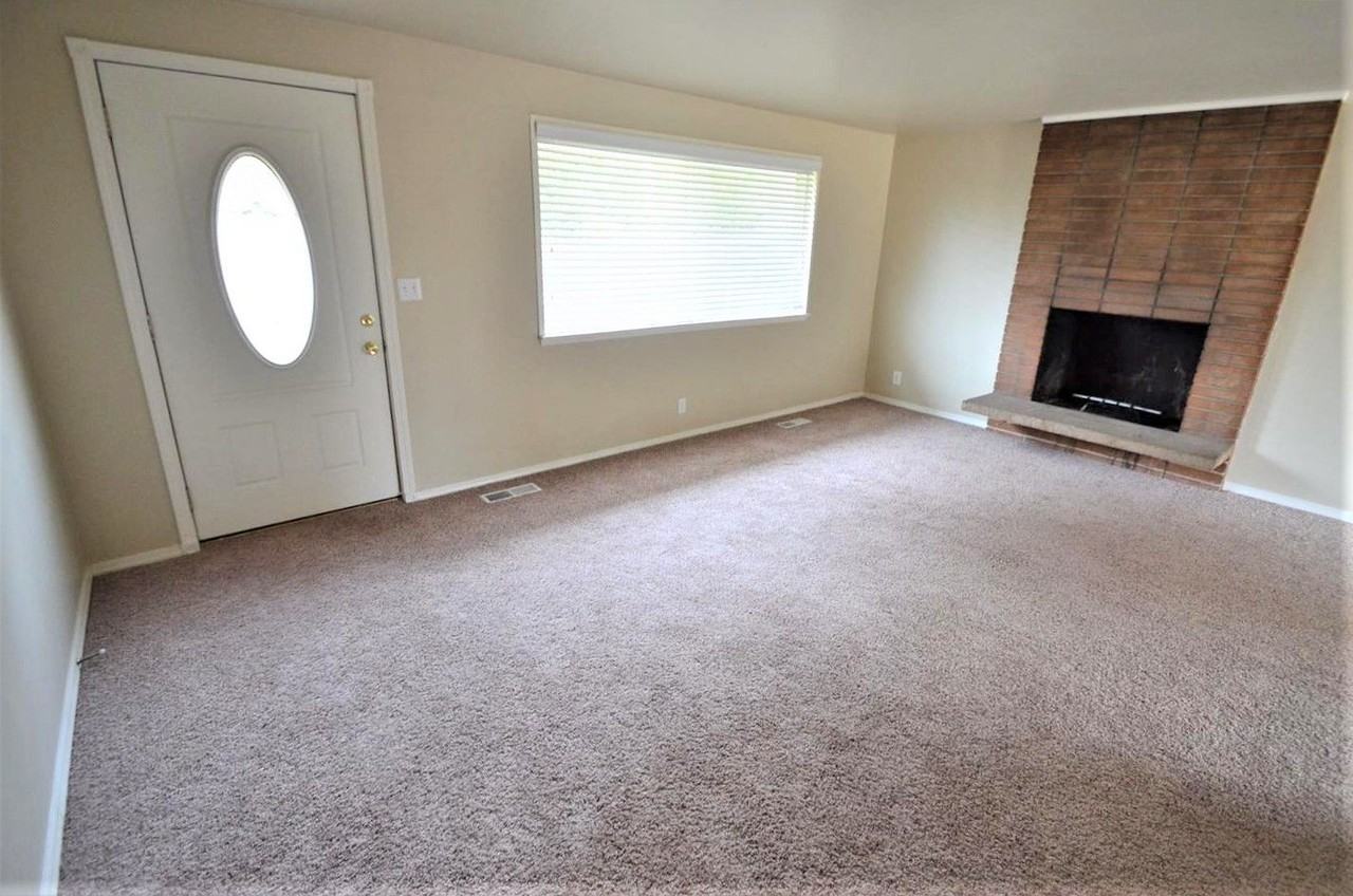 28611 37th Pl S - Photo 2 of 12
