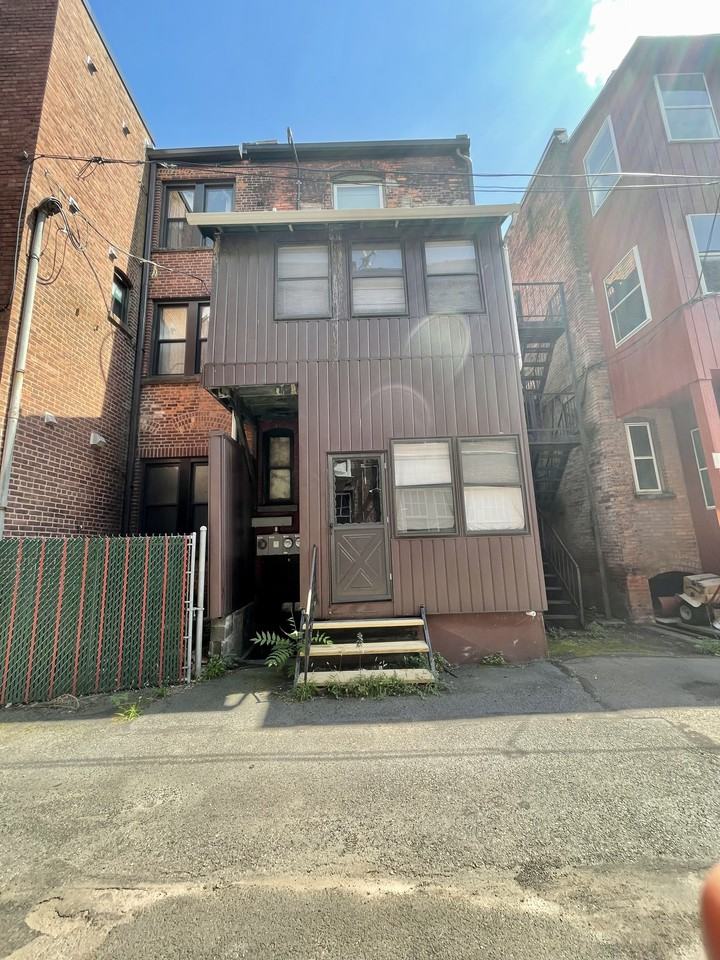 98 N Franklin St #1 - Photo 3 of 15