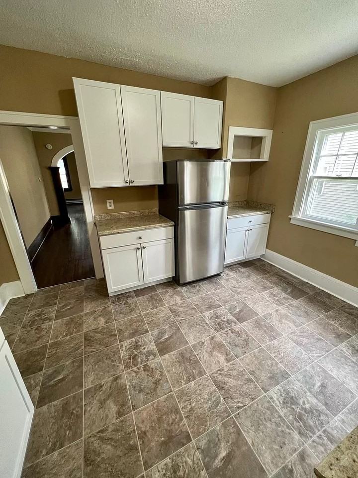 1917 North Newton Avenue - Photo 2 of 11