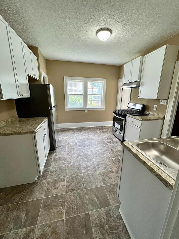 1917 North Newton Avenue - Photo 3 of 11