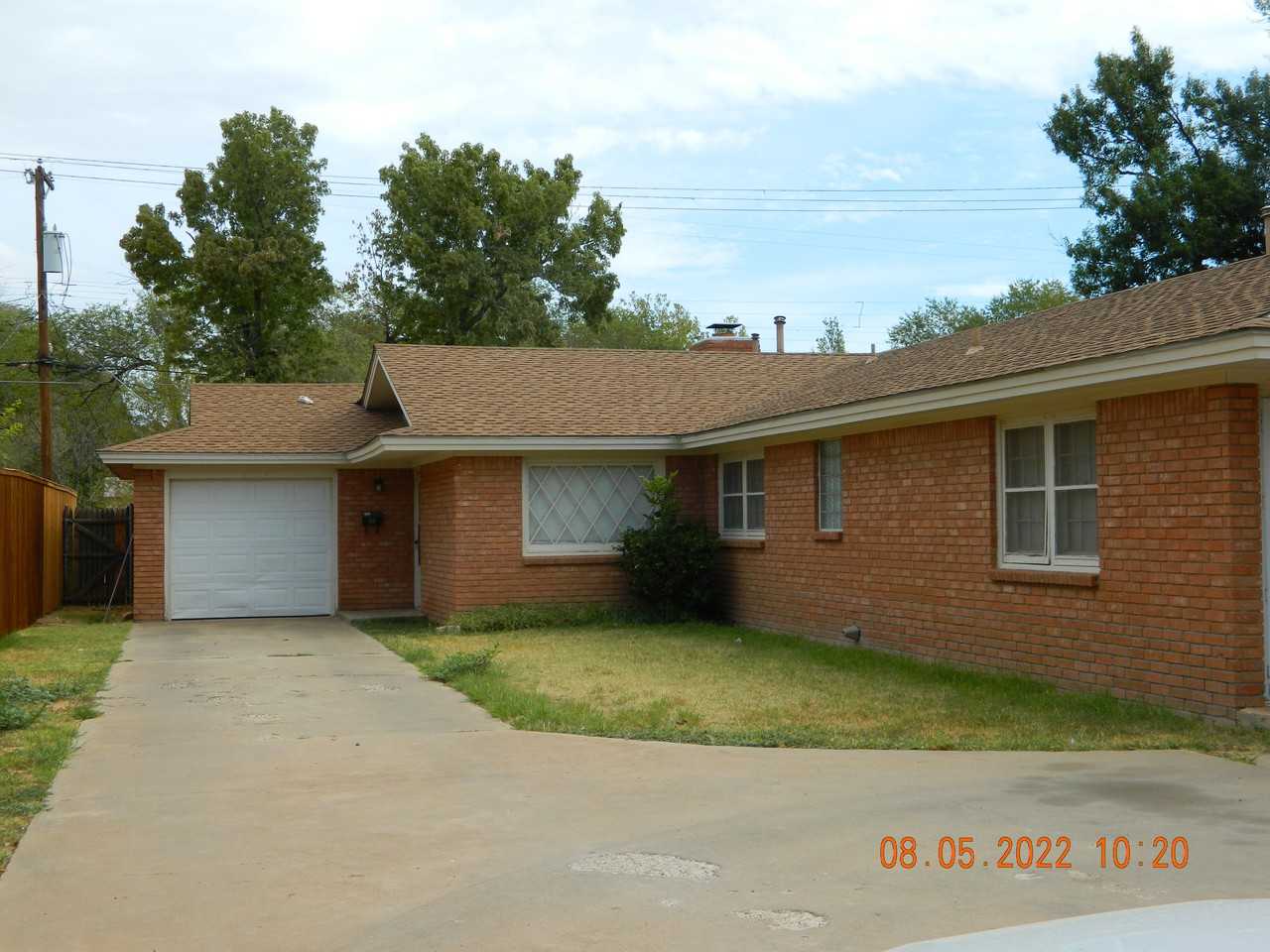 Large 2 Bedroom Duplex Apartments 2412 33rd Street B, Lubbock, TX