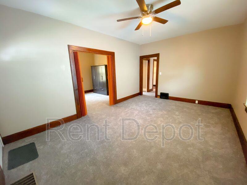 1111 W Florida St - Photo 2 of 11