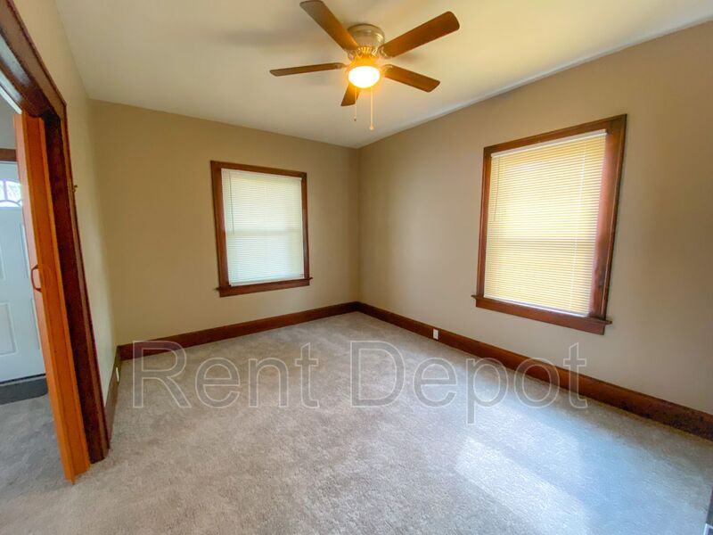 1111 W Florida St - Photo 3 of 11